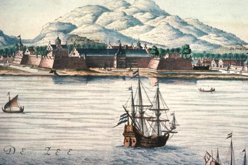 A depiction of a seascape with various boats, a hilly landscape in the distance dotted with buildings